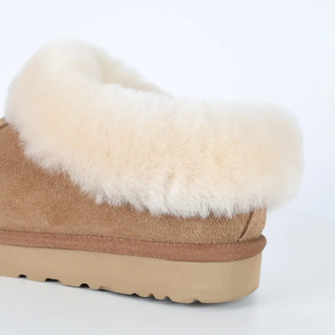 Pick up locally 💰520 Core recommendation with good price It is a very suitable choice for home use. In recent years, uug has launched a series of styles, which are partially geared towards the preferences of young consumers and have also moved to the forefront of fashion trends. Shoe body material: water-repellent coated suede upper, 17 mm UGGPURE™ implantable wool insole, lightweight non-slip and comfortable rubber outsole, with brand LOGO and trademark, with full packaging Size: 35 36 37 38 39 40